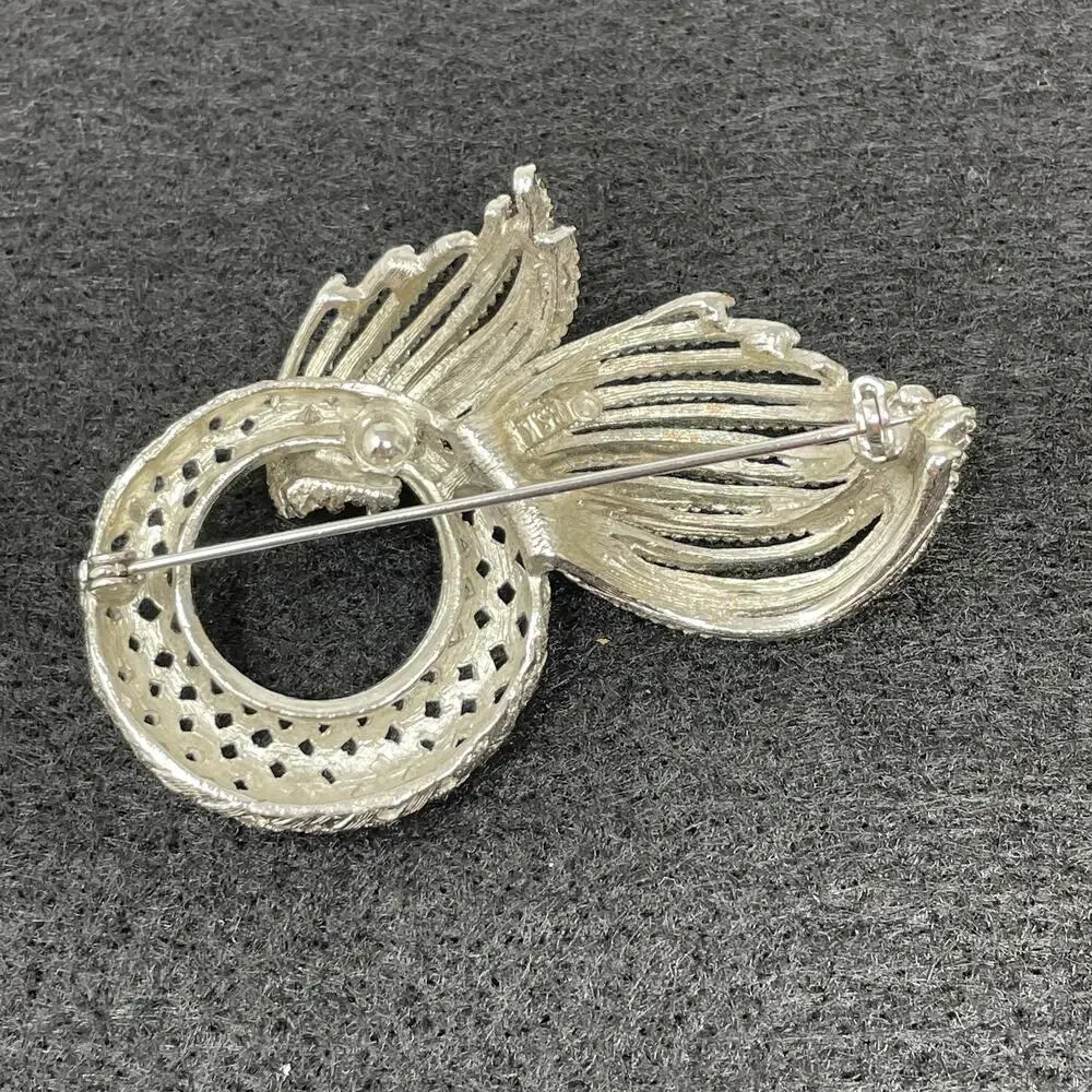 BSK Vintage Brooch Silver Tone Metal Openwork Ring With Textured Rope Spray